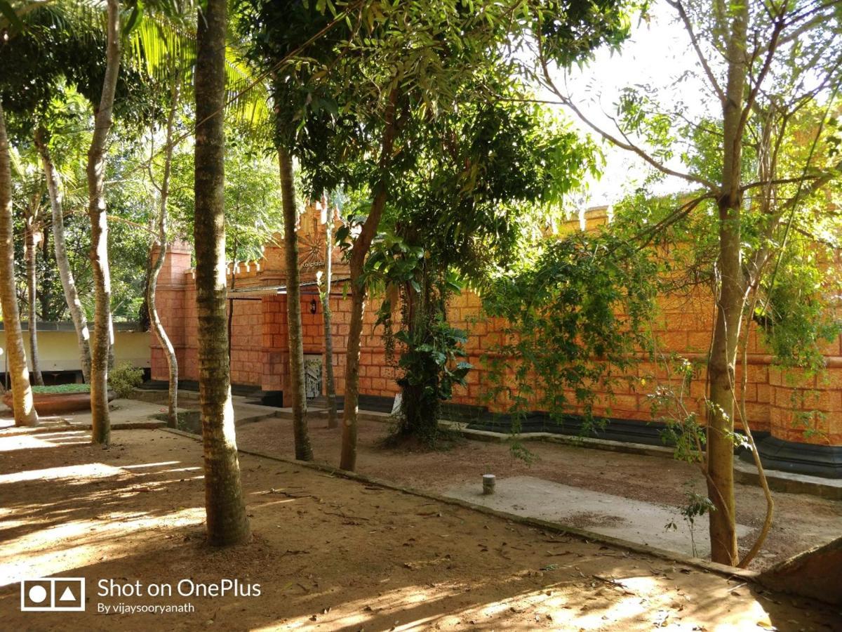 Hotel Kalpadiyil Balarampuram Exterior foto